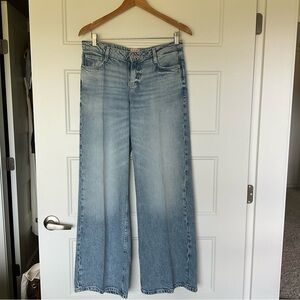 (NWOT) Guess Light Blue Flare Jeans